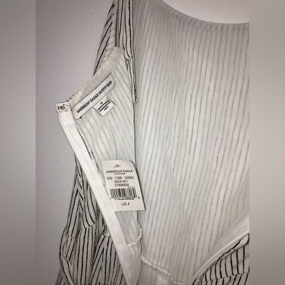 NWT American Eagle Outfitters White Gray Stripped Sleeveless Jumpsuit size 4 - Picture 4 of 6